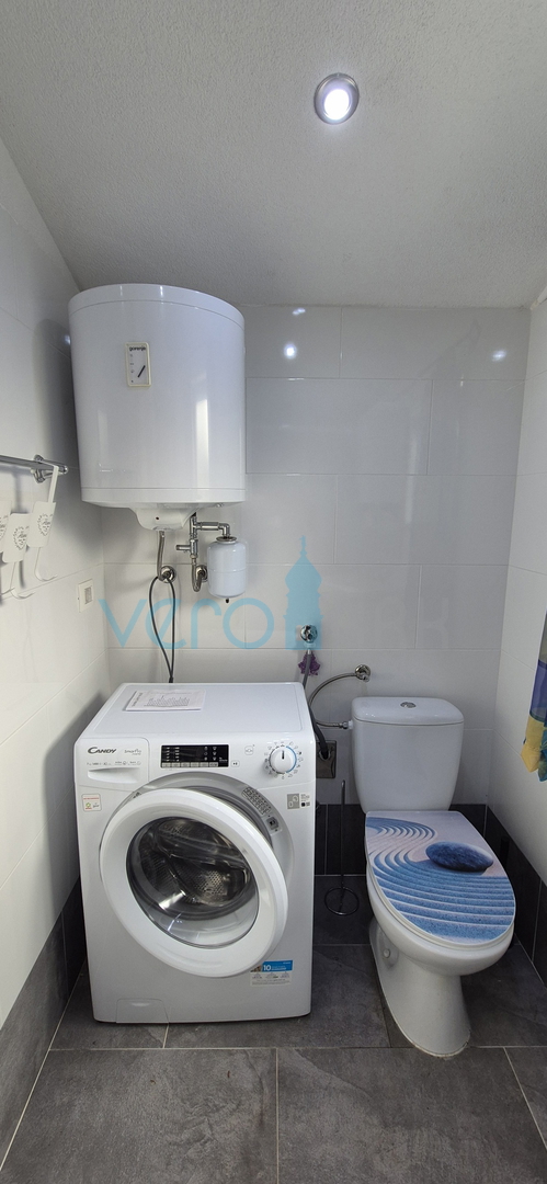 Istra, Buje, periferia, villetta indipendente al piano terra al confine della zona edificabile, vendita