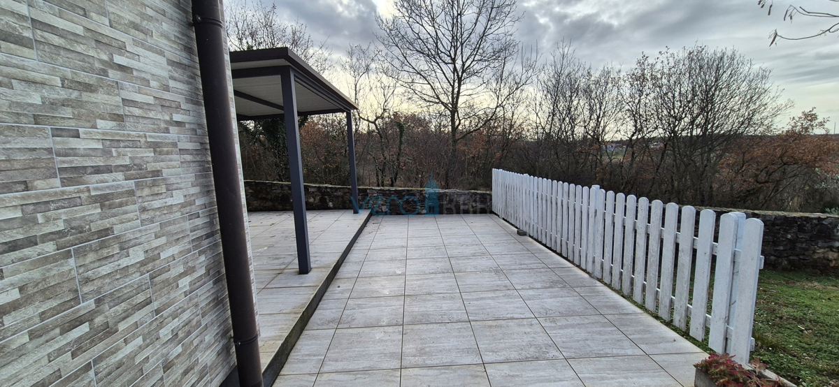 Istra, Buje, periferia, villetta indipendente al piano terra al confine della zona edificabile, vendita