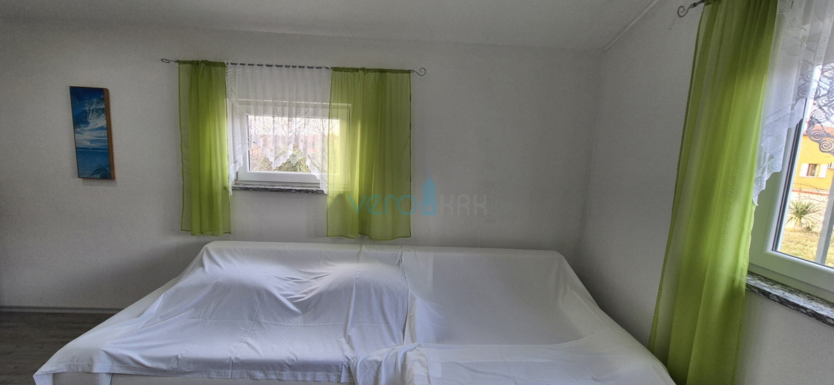 Istra, Buje, periferia, villetta indipendente al piano terra al confine della zona edificabile, vendita