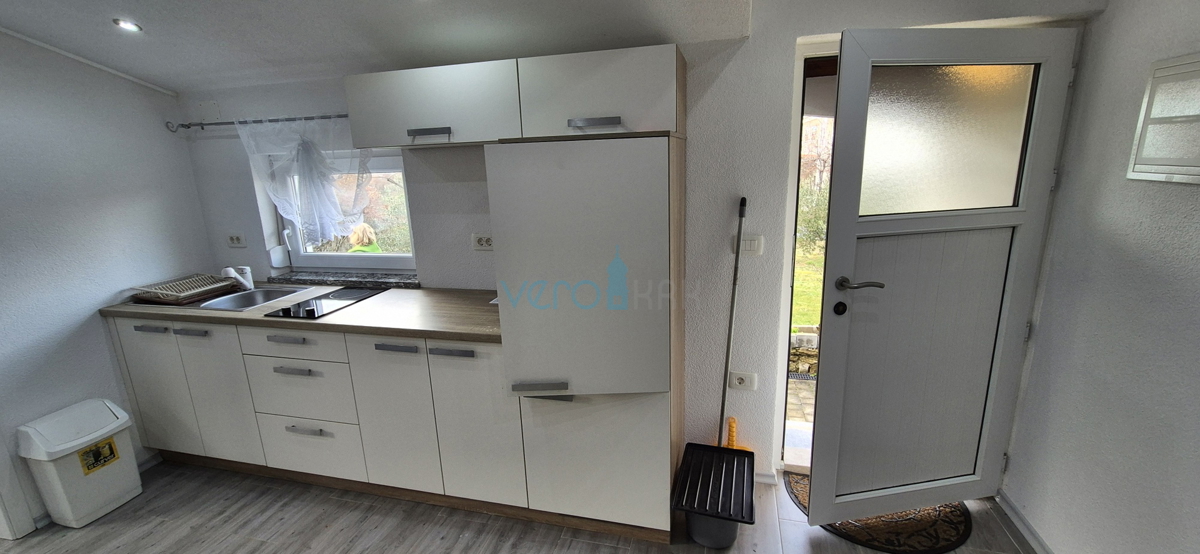 Istra, Buje, periferia, villetta indipendente al piano terra al confine della zona edificabile, vendita