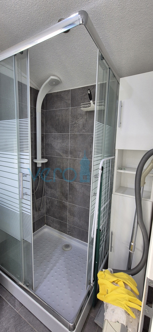 Istra, Buje, periferia, villetta indipendente al piano terra al confine della zona edificabile, vendita