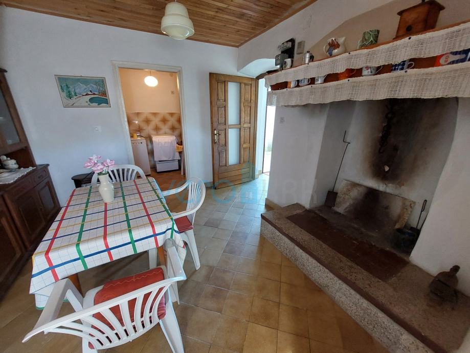 Croazia, Istria, Raša, casa bifamiliare in pietra, vista, cortile, vendita