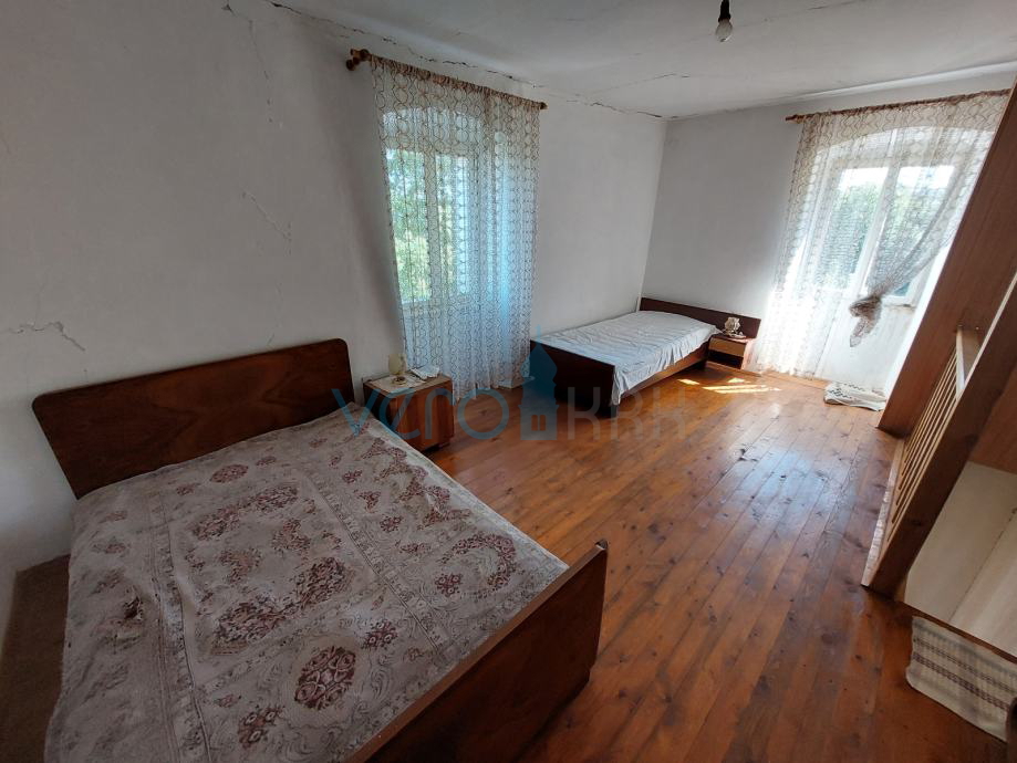 Croazia, Istria, Raša, casa bifamiliare in pietra, vista, cortile, vendita