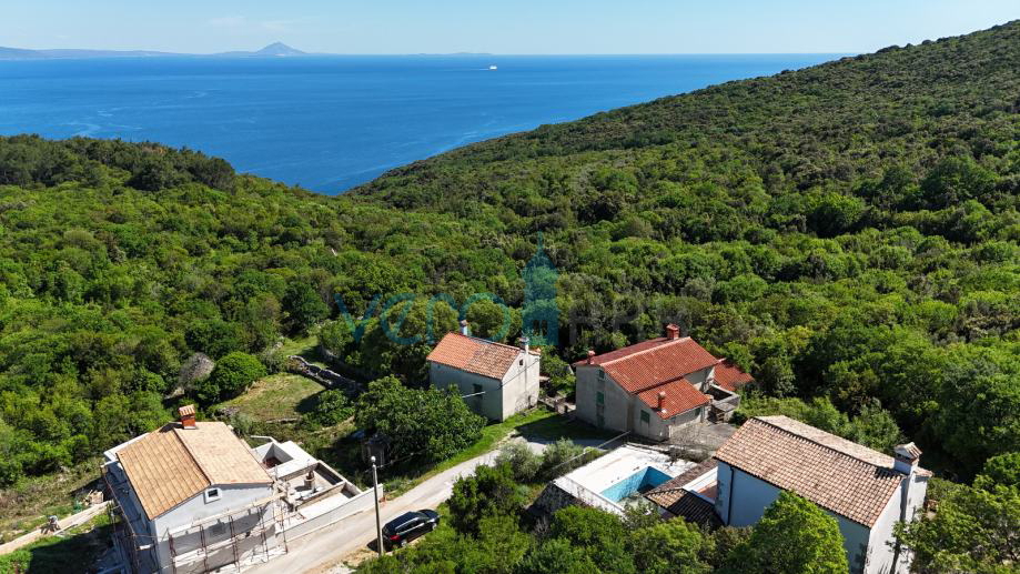 Croazia, Istria, Raša, casa bifamiliare in pietra, vista, cortile, vendita