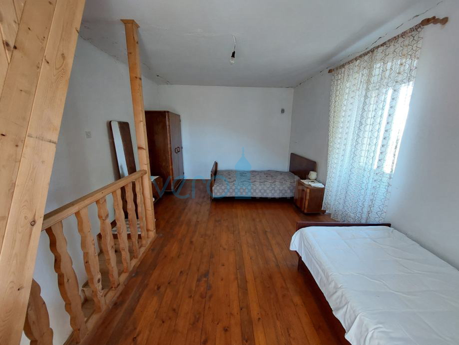 Croazia, Istria, Raša, casa bifamiliare in pietra, vista, cortile, vendita