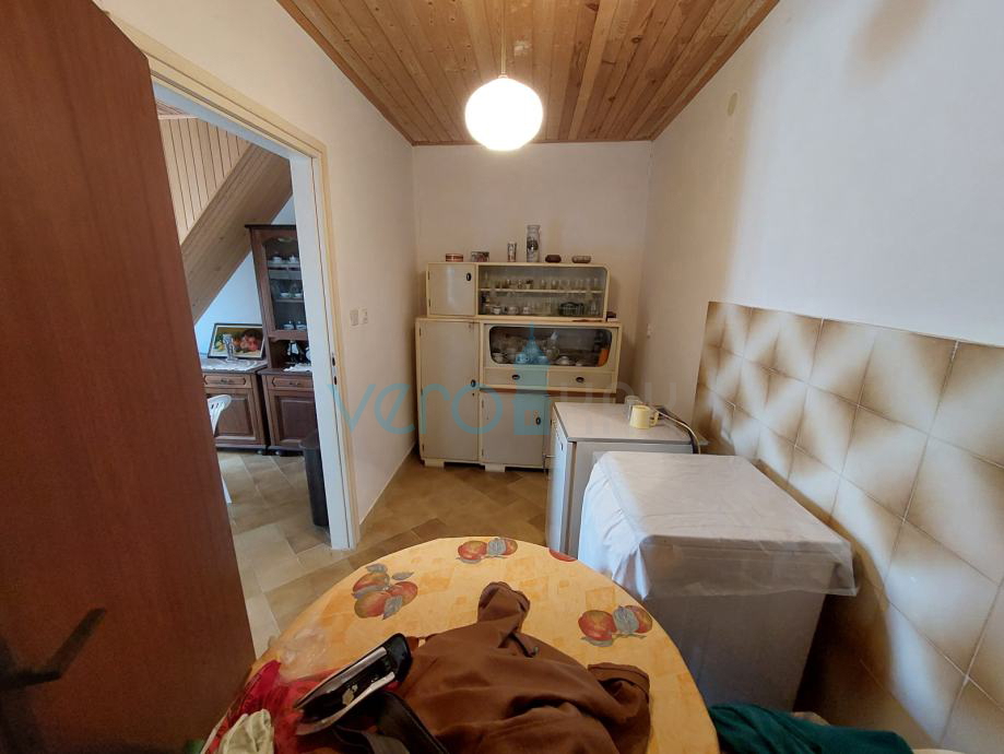 Croazia, Istria, Raša, casa bifamiliare in pietra, vista, cortile, vendita