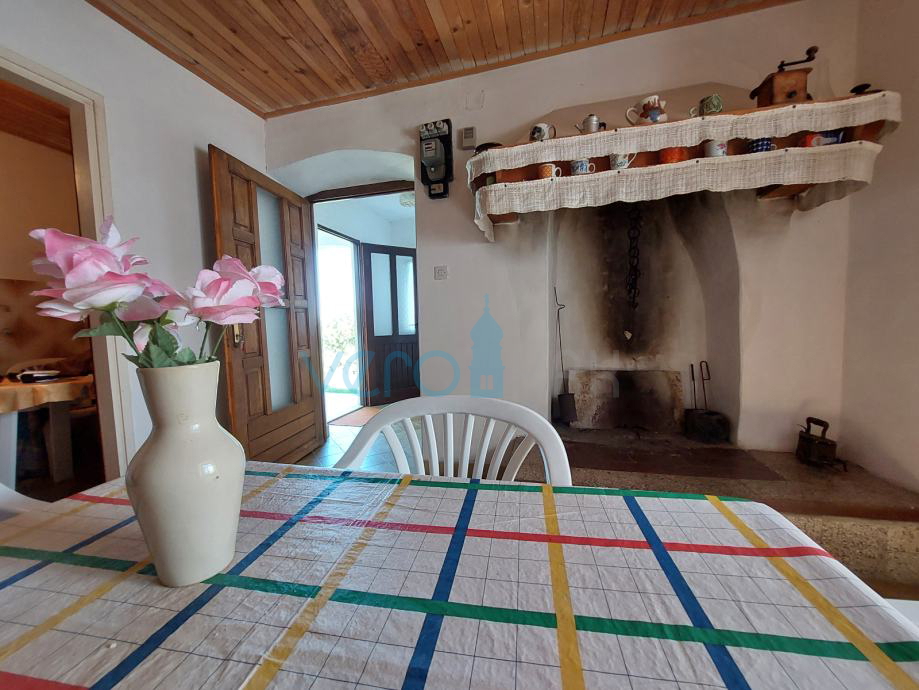 Croazia, Istria, Raša, casa bifamiliare in pietra, vista, cortile, vendita