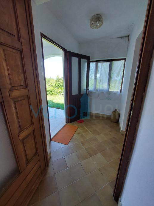 Croazia, Istria, Raša, casa bifamiliare in pietra, vista, cortile, vendita