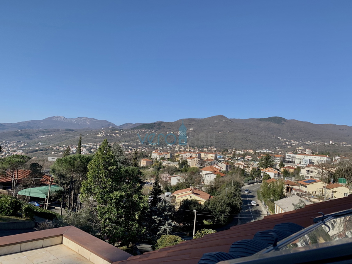 Matulji, entroterra di Opatija, moderno appartamento di 118m2 con una bellissima vista