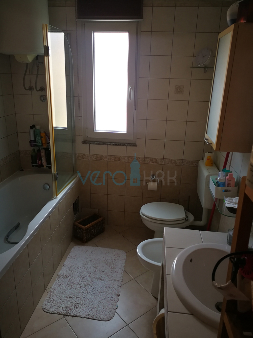 Rijeka, Srdoči, appartamento quadrilocale di 145 m2 in ottima posizione, vendita