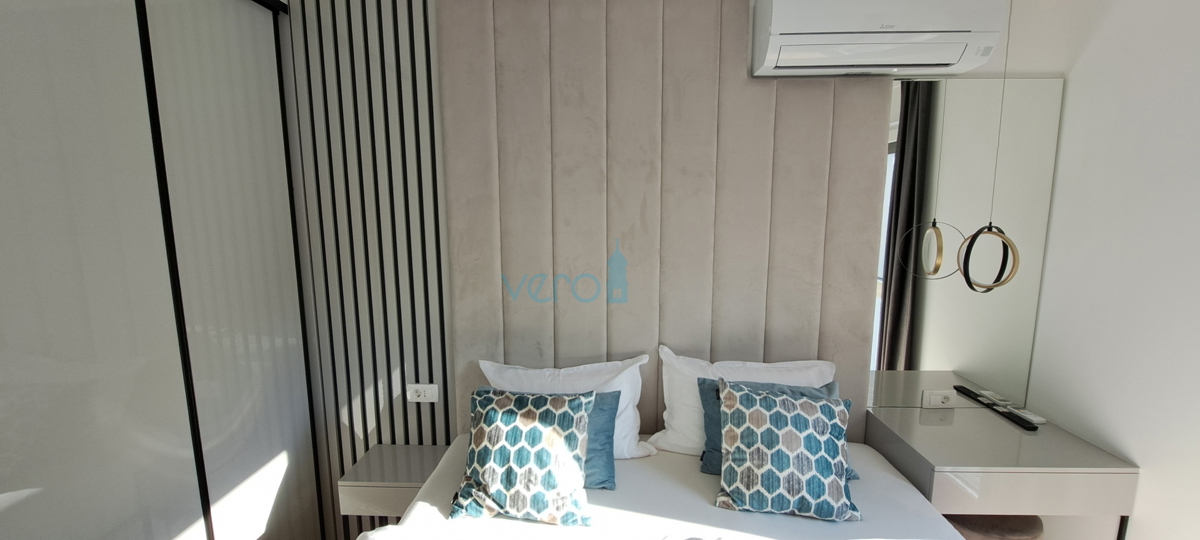 Malinska, periferia, appartamento di lusso di 88 m2 al piano di una villa di nuova costruzione con vista e piscina, in vendita