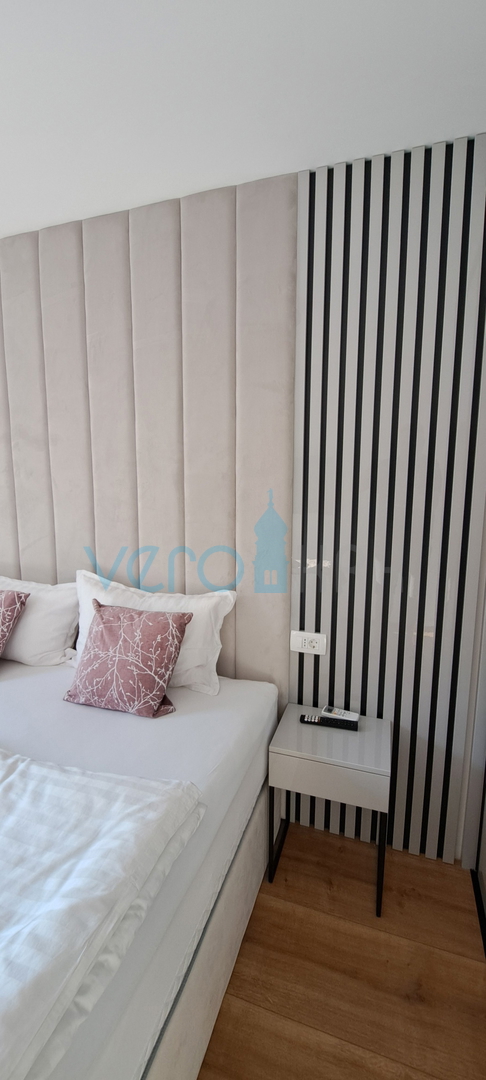 Malinska, periferia, appartamento di lusso di 88 m2 al piano di una villa di nuova costruzione con vista e piscina, in vendita