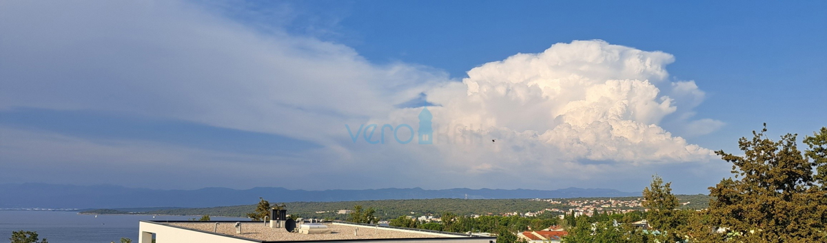 Malinska, periferia, appartamento di lusso di 88 m2 al piano di una villa di nuova costruzione con vista e piscina, in vendita