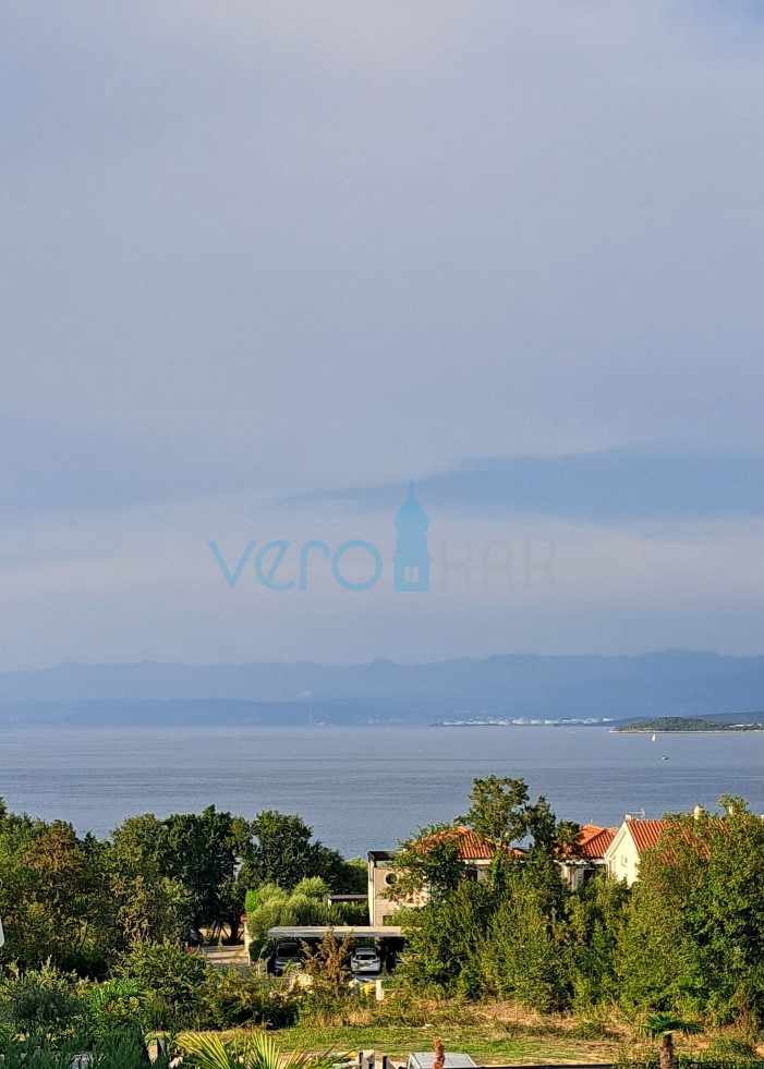 Malinska, periferia, appartamento di lusso di 88 m2 al piano di una villa di nuova costruzione con vista e piscina, in vendita