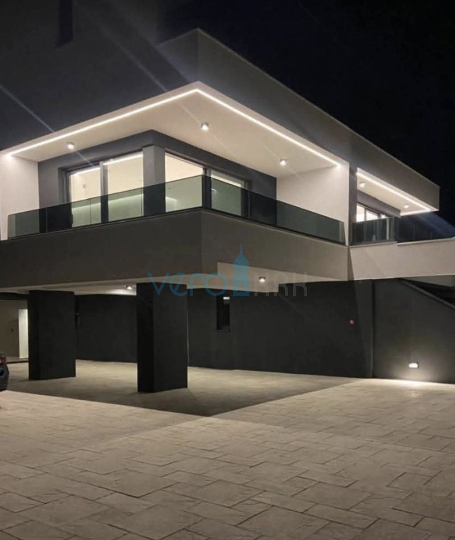 Città di Krk, moderno appartamento di 77 m2 con vista mare, in vendita