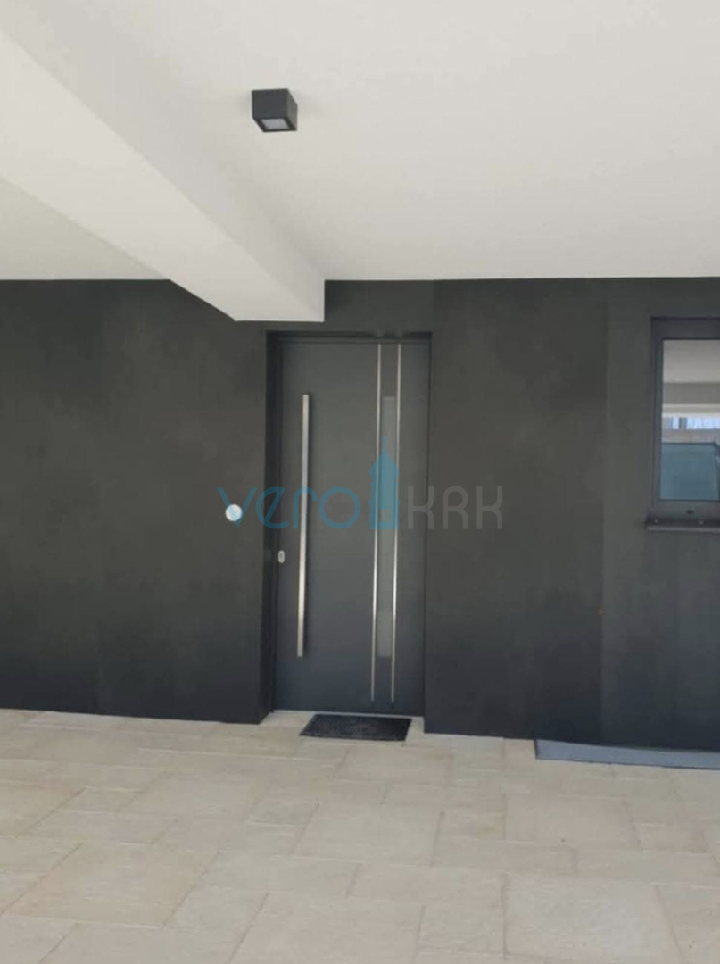 Città di Krk, moderno appartamento di 77 m2 con vista mare, in vendita