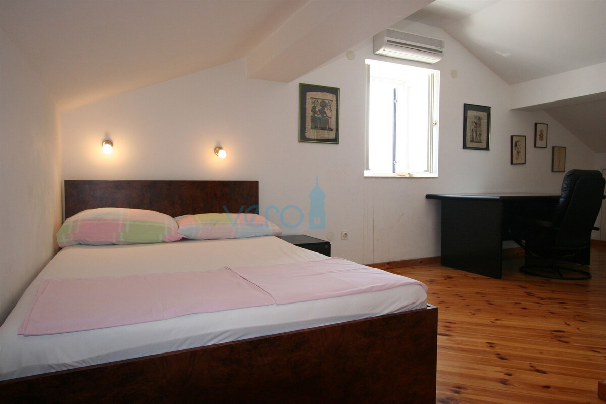 Isola di Krk, Šilo, casa bifamiliare a 70 m dal mare, vista, vendita