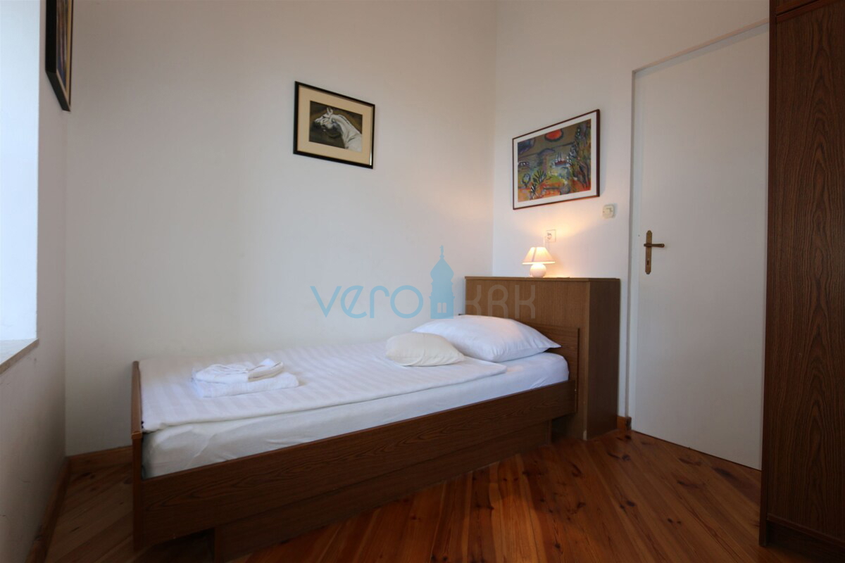 Isola di Krk, Šilo, casa bifamiliare a 70 m dal mare, vista, vendita