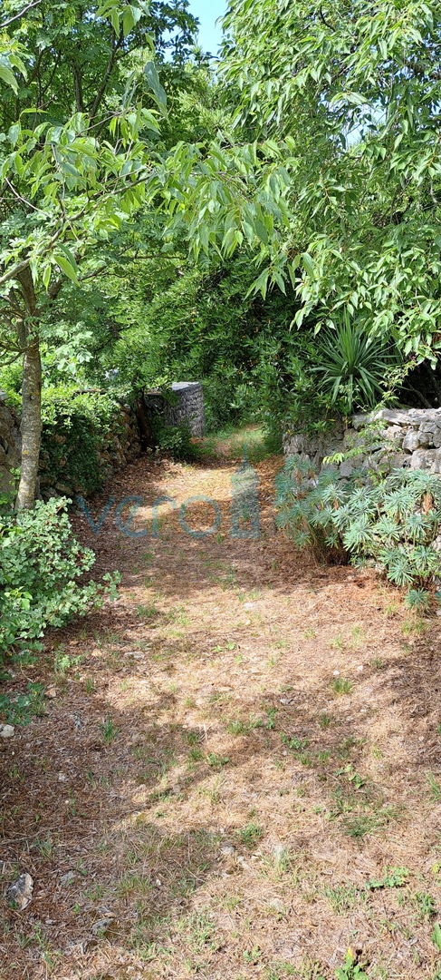 Isola di Krk, Dobrinj, Kras, Terreno di 741 m2 in una strada tranquilla, in vendita