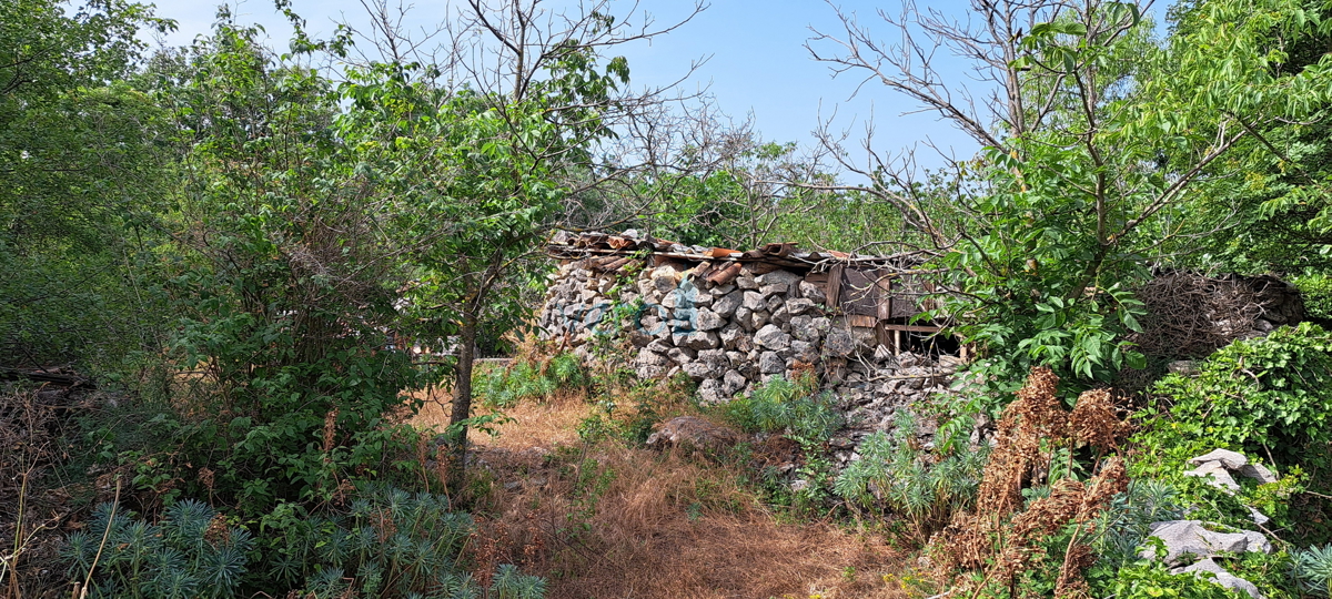 Isola di Krk, Dobrinj, Kras, Terreno di 741 m2 in una strada tranquilla, in vendita