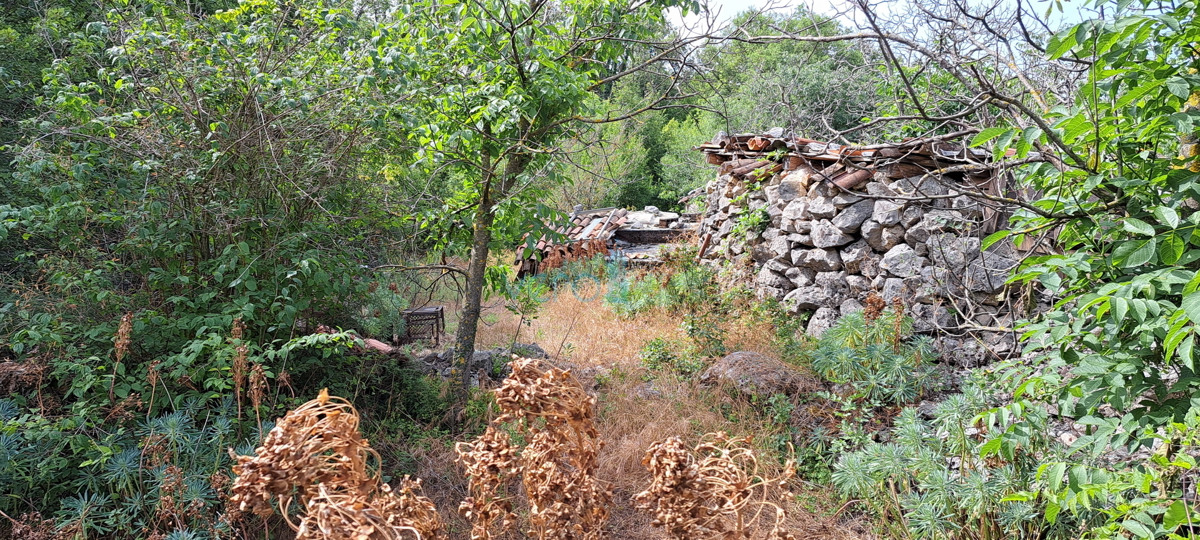 Isola di Krk, Dobrinj, Kras, Terreno di 741 m2 in una strada tranquilla, in vendita