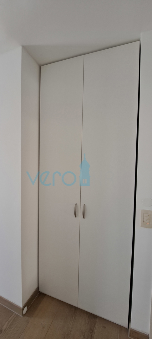 Isola di Krk, Omišalj, centro, appartamento luminoso di 45 m2, in vendita