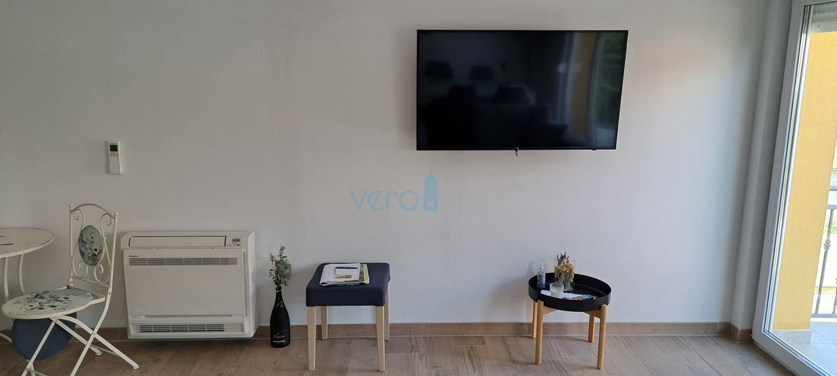 Isola di Krk, Omišalj, centro, appartamento luminoso di 45 m2, in vendita