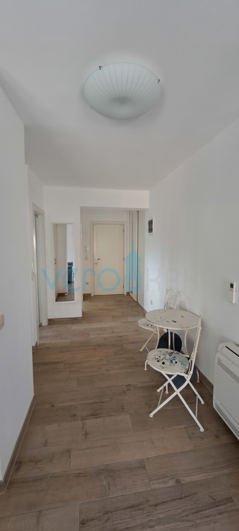 Isola di Krk, Omišalj, centro, appartamento luminoso di 45 m2, in vendita