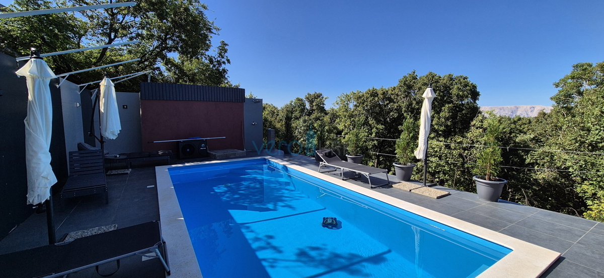 Kvarner, Novi Vinodolski, Klenovica - terreno 566m2, casa con piscina, vista mare, vendita