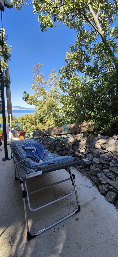 Kvarner, Novi Vinodolski, Klenovica - terreno 566m2, casa con piscina, vista mare, vendita