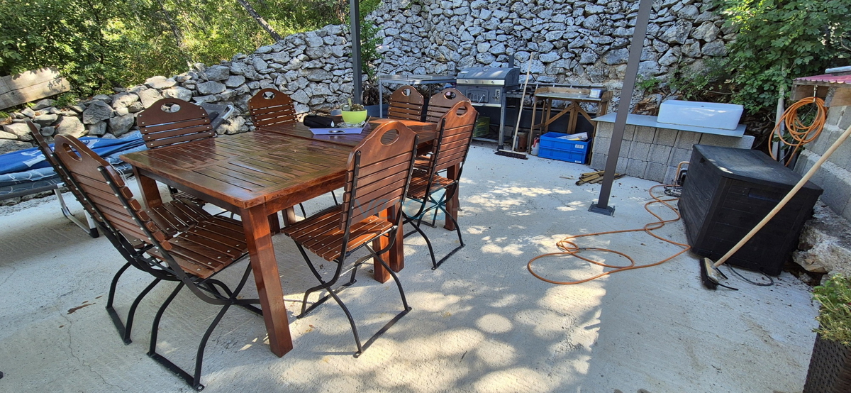 Kvarner, Novi Vinodolski, Klenovica - terreno 566m2, casa con piscina, vista mare, vendita