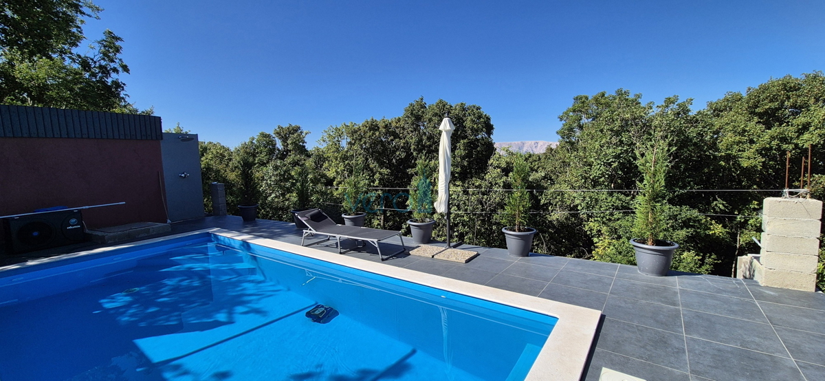 Kvarner, Novi Vinodolski, Klenovica - terreno 566m2, casa con piscina, vista mare, vendita