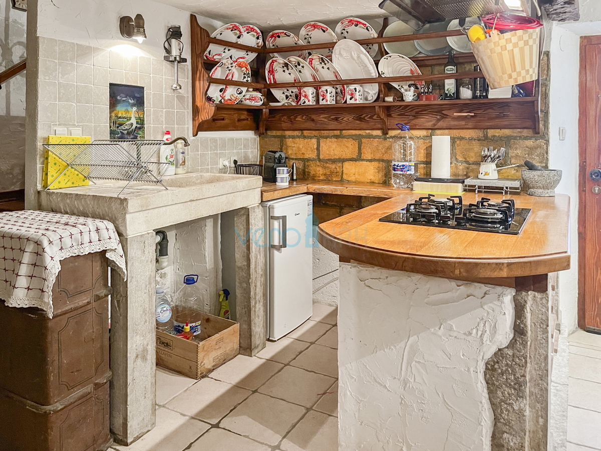Dobrinj, isola di Krk, casa rustica ristrutturata, 80m2, vista, vendita