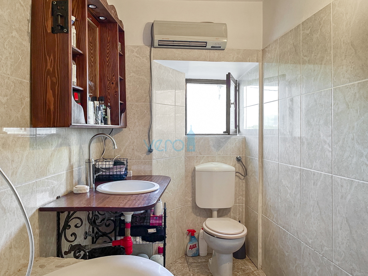 Dobrinj, isola di Krk, casa rustica ristrutturata, 80m2, vista, vendita