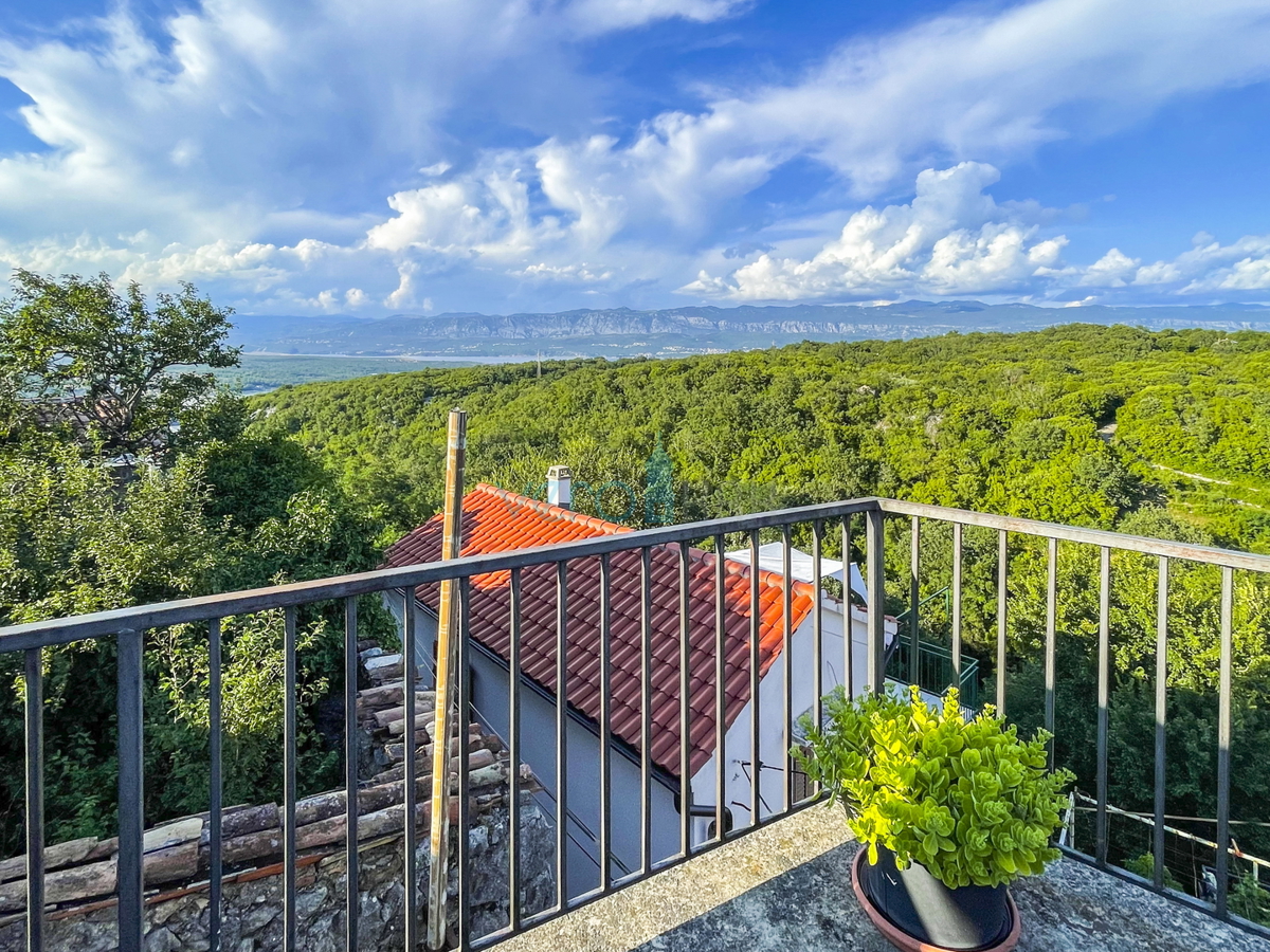 Dobrinj, isola di Krk, casa rustica ristrutturata, 80m2, vista, vendita