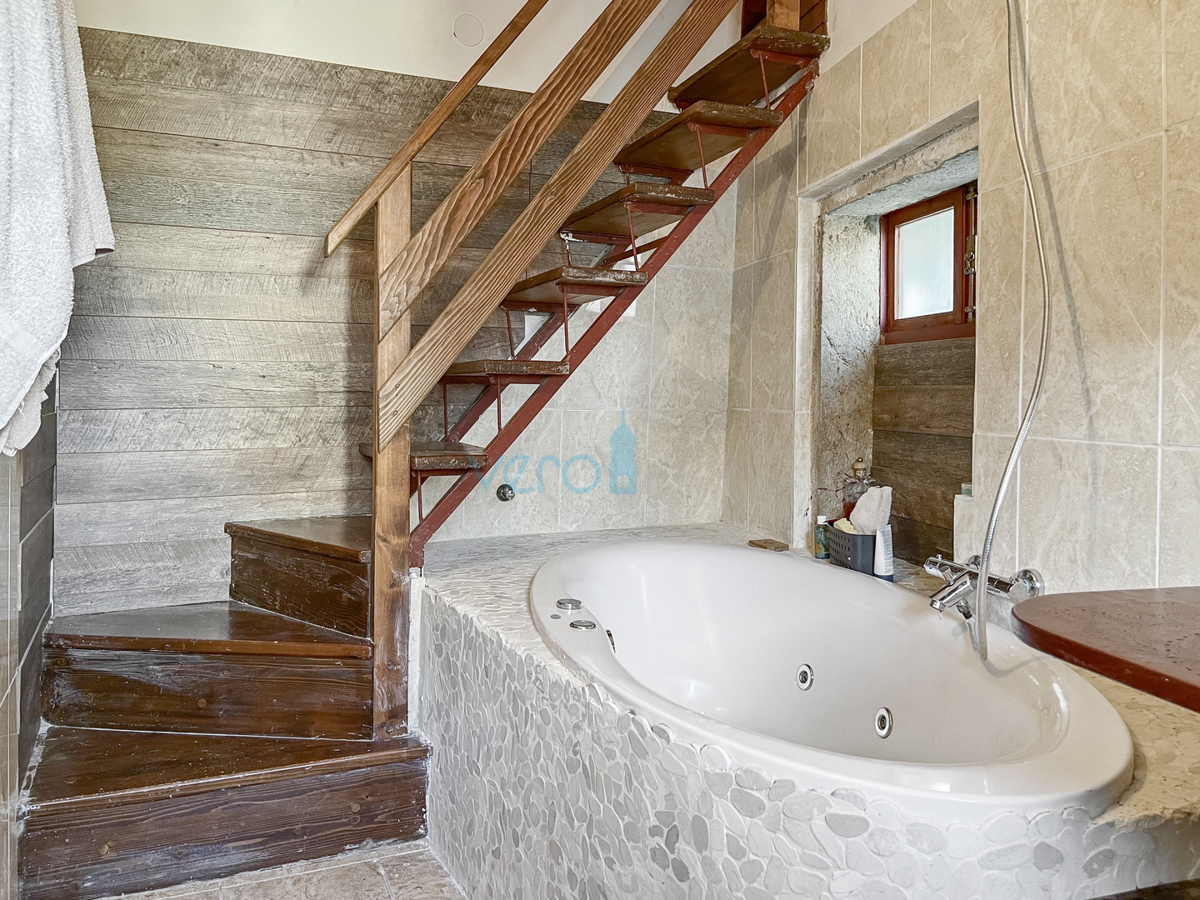 Dobrinj, isola di Krk, casa rustica ristrutturata, 80m2, vista, vendita