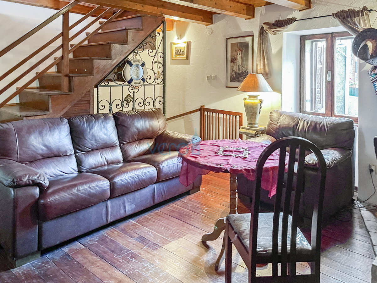Dobrinj, isola di Krk, casa rustica ristrutturata, 80m2, vista, vendita