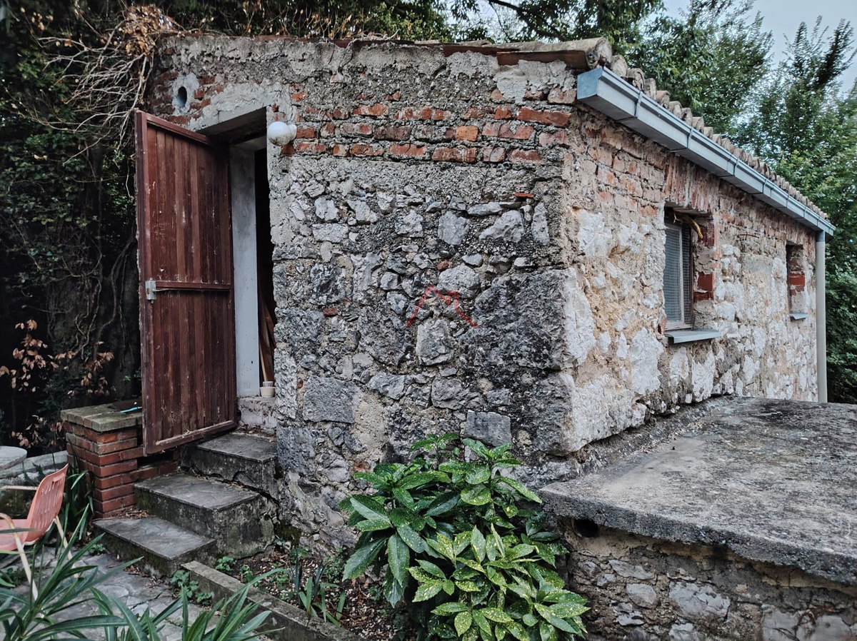 GRIŽANE - Due case e un edificio accessorio