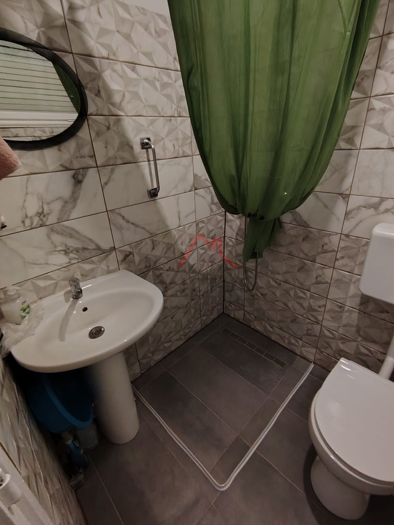 GRIŽANE - Due case e un edificio accessorio