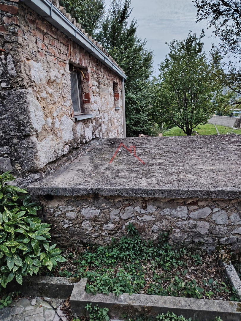 GRIŽANE - Due case e un edificio accessorio