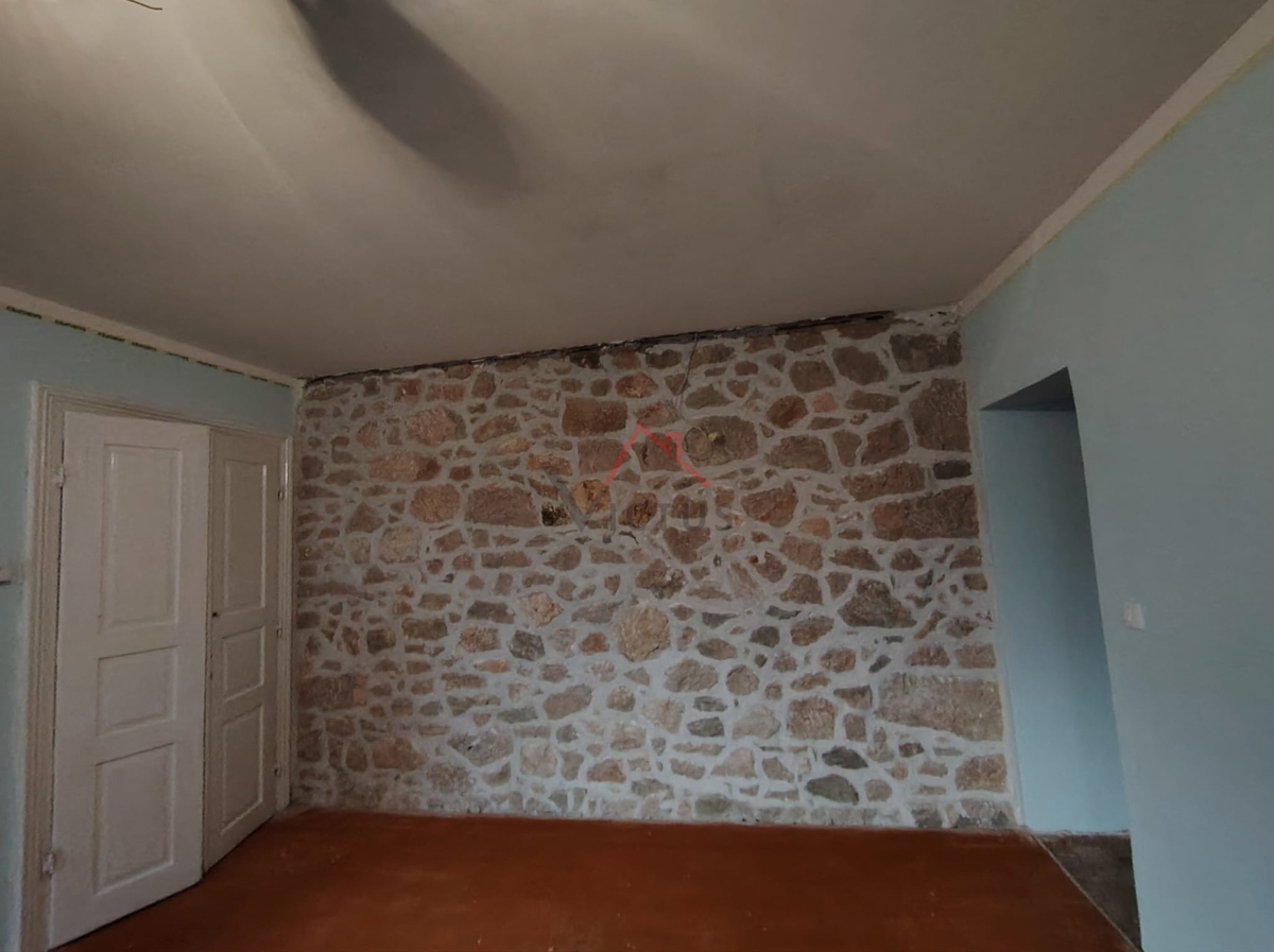 GRIŽANE - Due case e un edificio accessorio