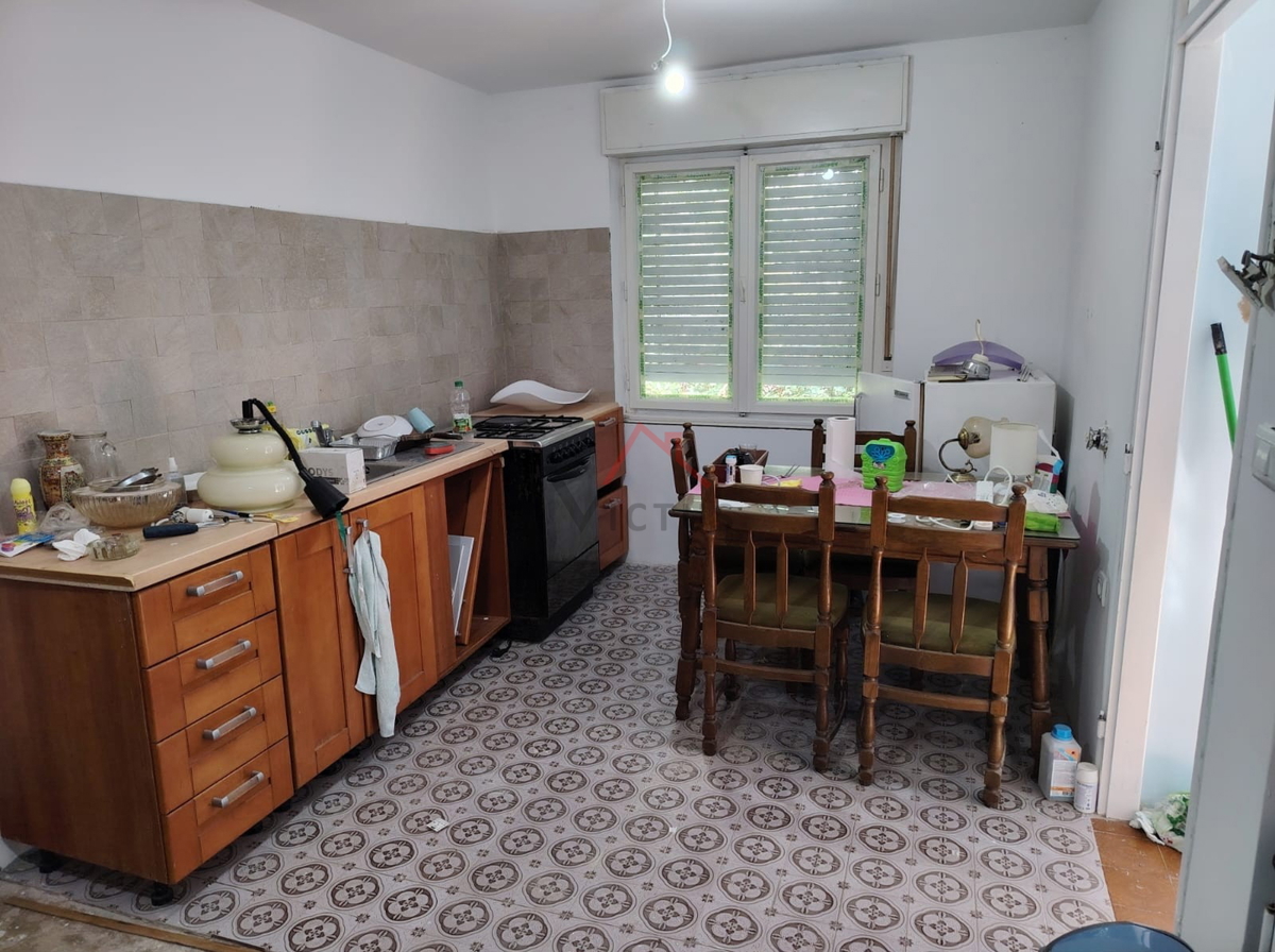 GRIŽANE - Due case e un edificio accessorio