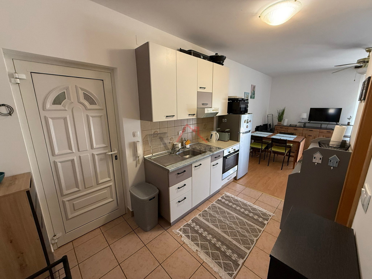 DRAMALJ - 2 camere + soggiorno, appartamento a 350 m dal mare, 52 m2