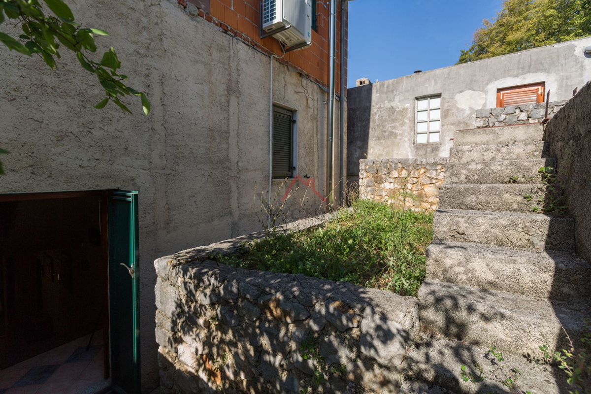 CRIKVENICA - Casa in pietra con giardino e garage