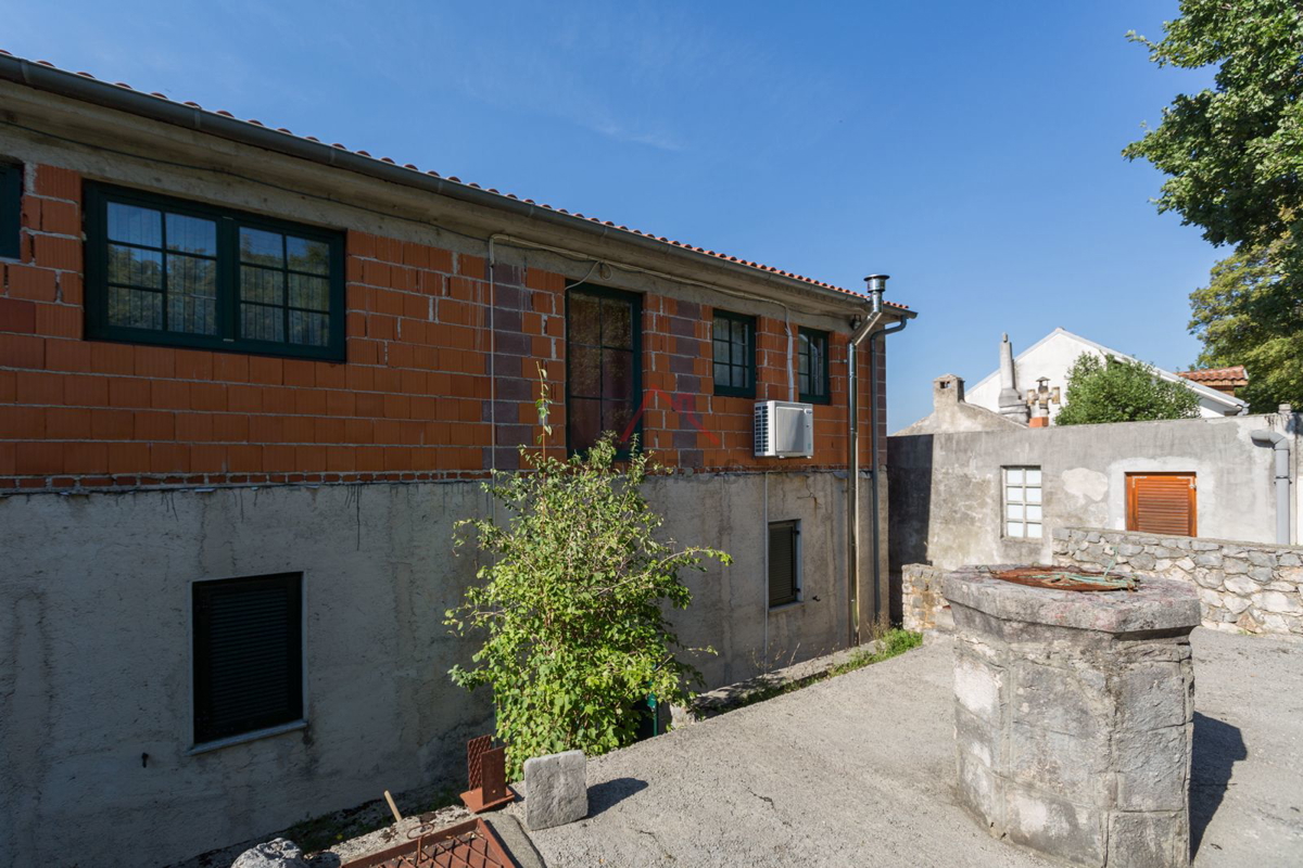 CRIKVENICA - Casa in pietra con giardino e garage