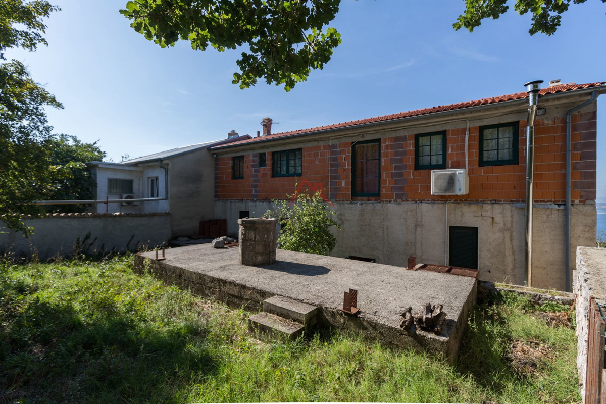CRIKVENICA - Casa in pietra con giardino e garage