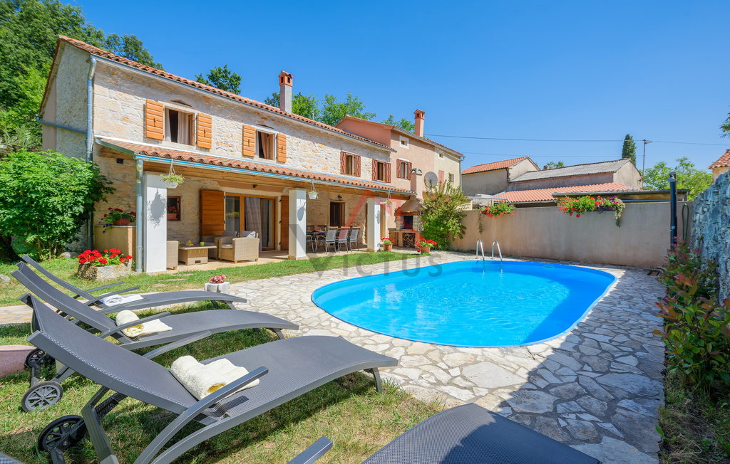 BATLUG - casa in pietra con piscina ristrutturata in moderno stile istriano