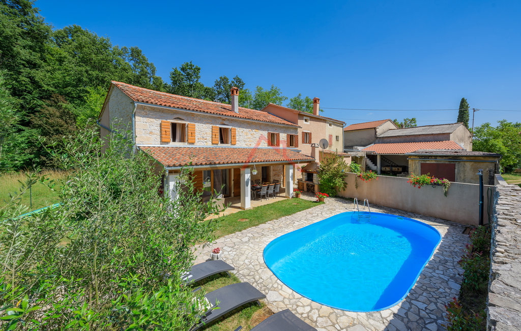 BATLUG - casa in pietra con piscina ristrutturata in moderno stile istriano