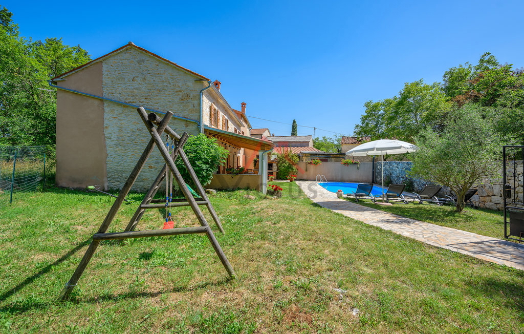 BATLUG - casa in pietra con piscina ristrutturata in moderno stile istriano