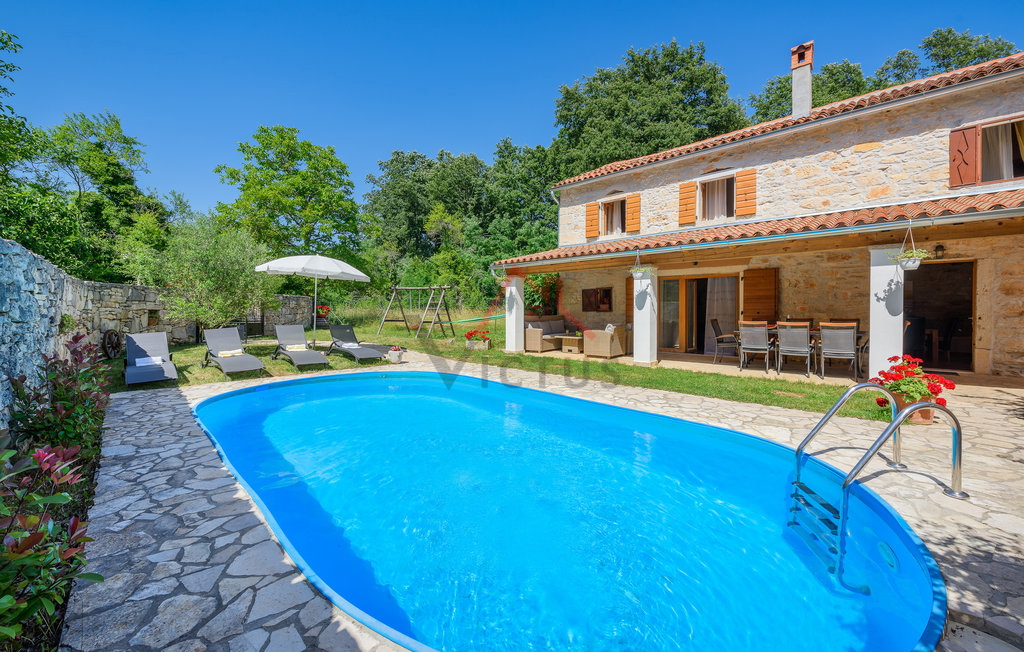 BATLUG - casa in pietra con piscina ristrutturata in moderno stile istriano